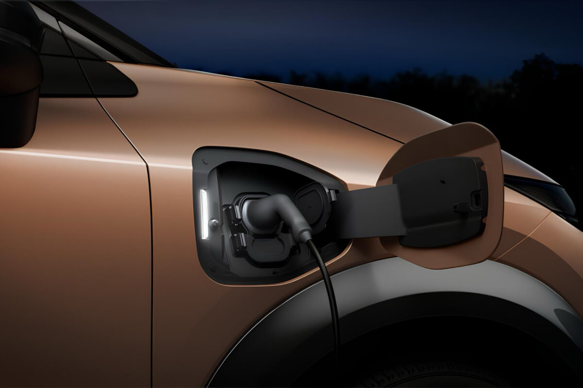 Nissan Leaf charger charging