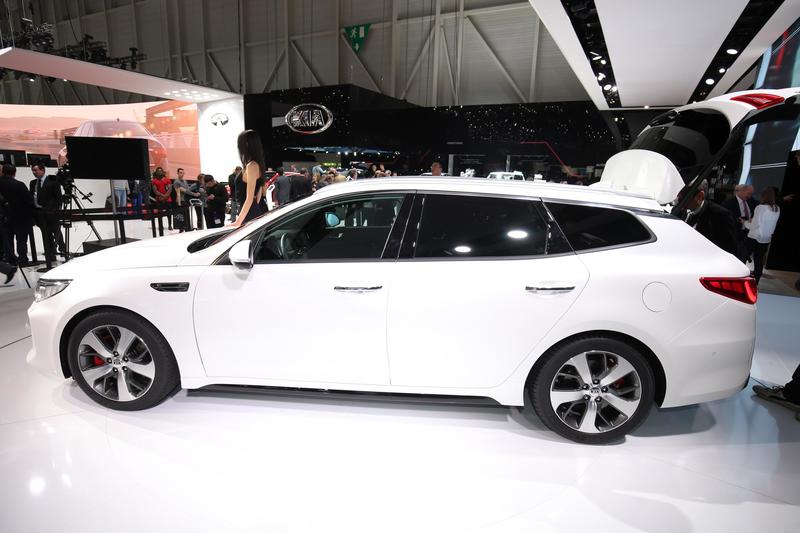 Kia Optima SW GT at 2016 Geneva motor show